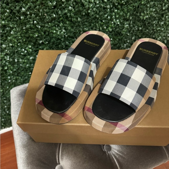 Burberry buckingham birch brown check sandals - Picture 2 of 5